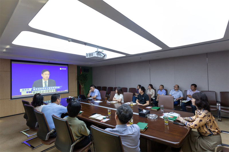 000000.jpg 000000.jpg